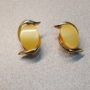 🧨 Lemon drop candy clip on earrings